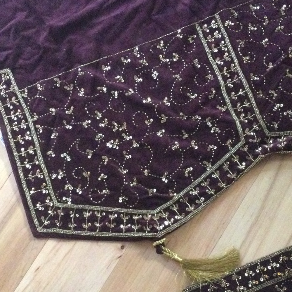 Vintage Mantle cover and 2 Pillow Covers.